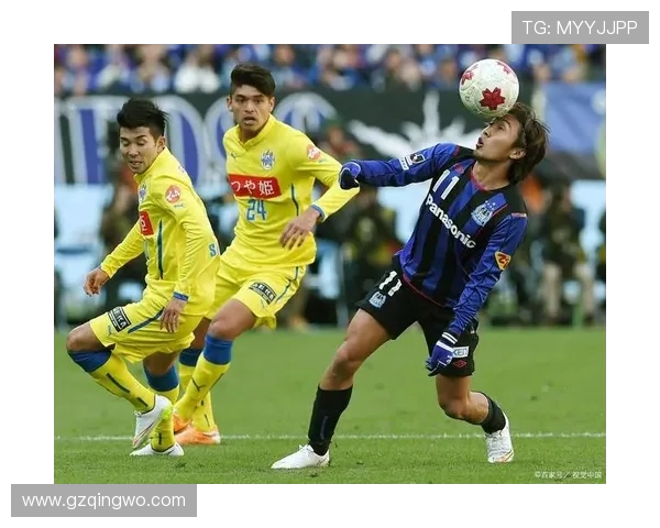 山形山神与冈山绿雉的激烈对决展现足球魅力与团队精神