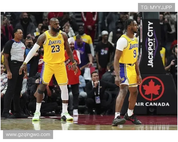 詹姆斯闪耀全场贡献40分10篮板7助攻湖人加时逆转勇士成功晋级季后赛