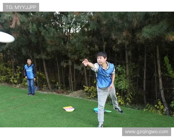 飞盘热潮席卷西安飞盘队如何引领力量与团结的变革 飞盘热潮席卷西安飞盘队如何引领力量与团结的变革